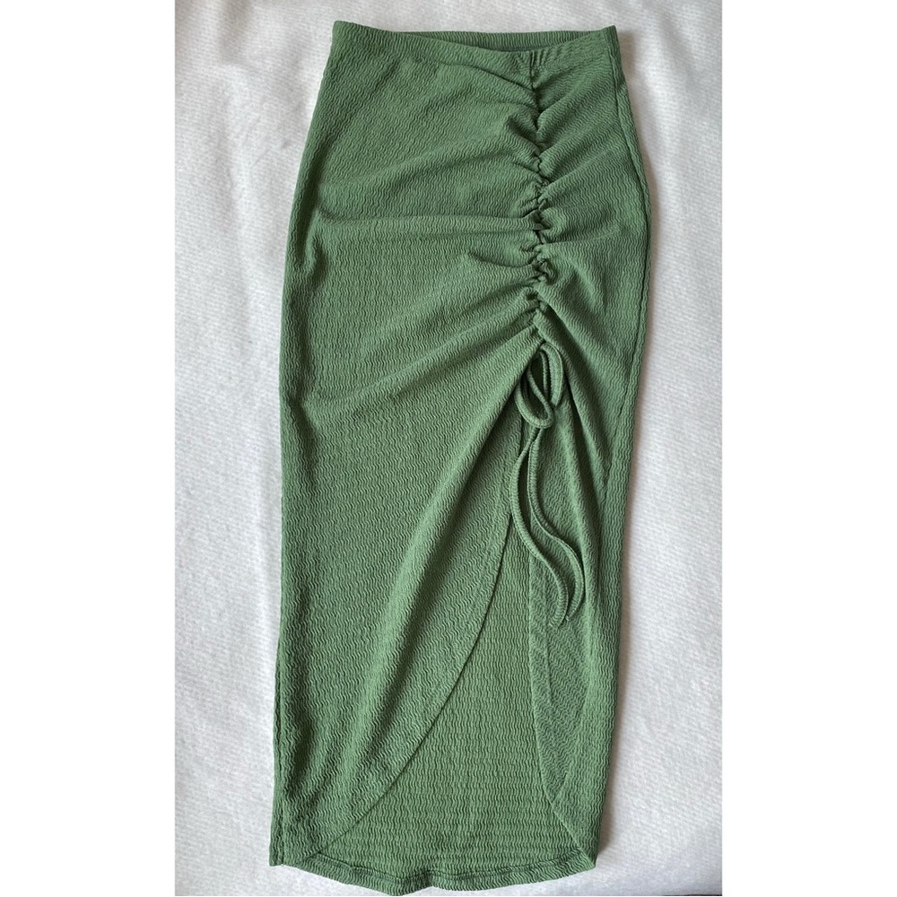 Beautiful Olive Midi Skirt Size XS • NEW